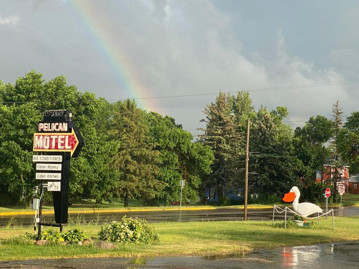Pelican Motel Pelican Rapids Exterior photo